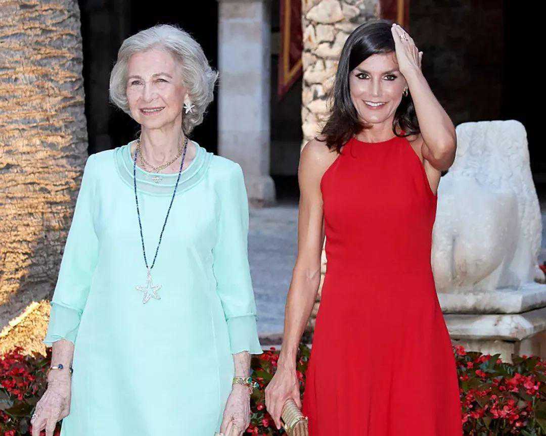 莱蒂齐亚：32岁二婚嫁王子，手指着公主婆婆发脾气，女儿16岁早恋