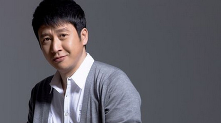 演员张国强：被前妻嫌穷抛弃，40岁带子二婚娶贤妻，如今苦尽甘来