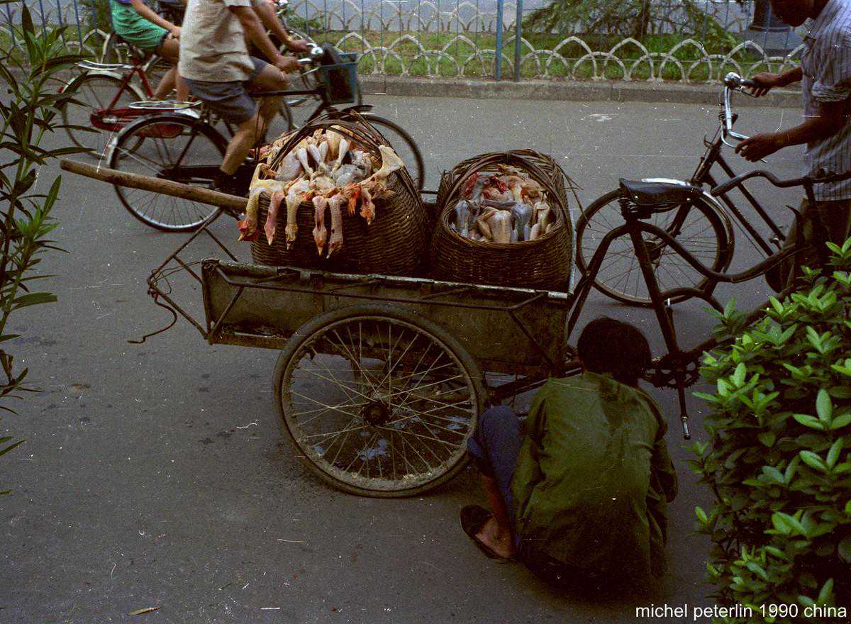 80岁大爷哭诉：71岁老伴说我8年没碰她，不爱她了，非要和我离婚