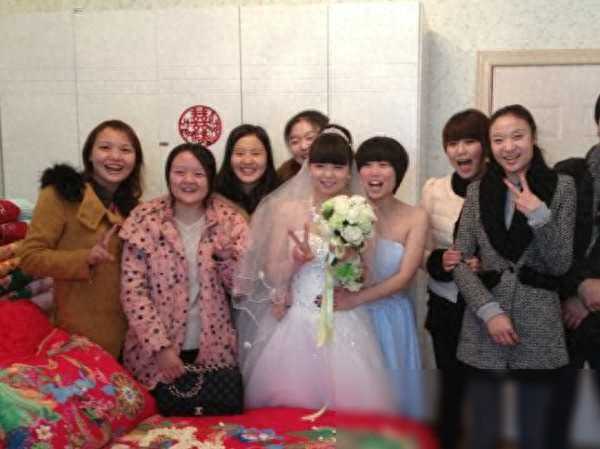 妹妹结婚我打算给五千，婆婆递给我银行卡，查看余额后我彻底心寒