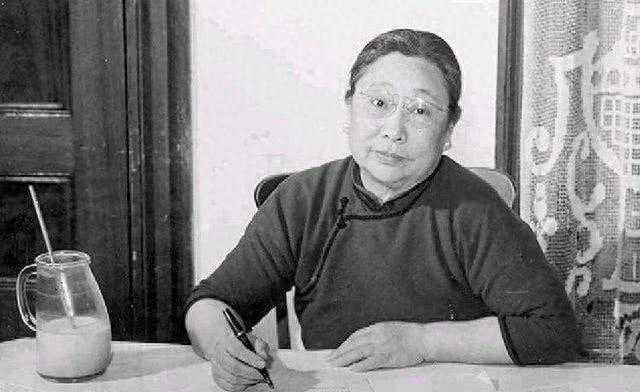 一对中国父母，闪婚爱玩一生嘻嘻哈哈，却把4个女儿都培养成教授