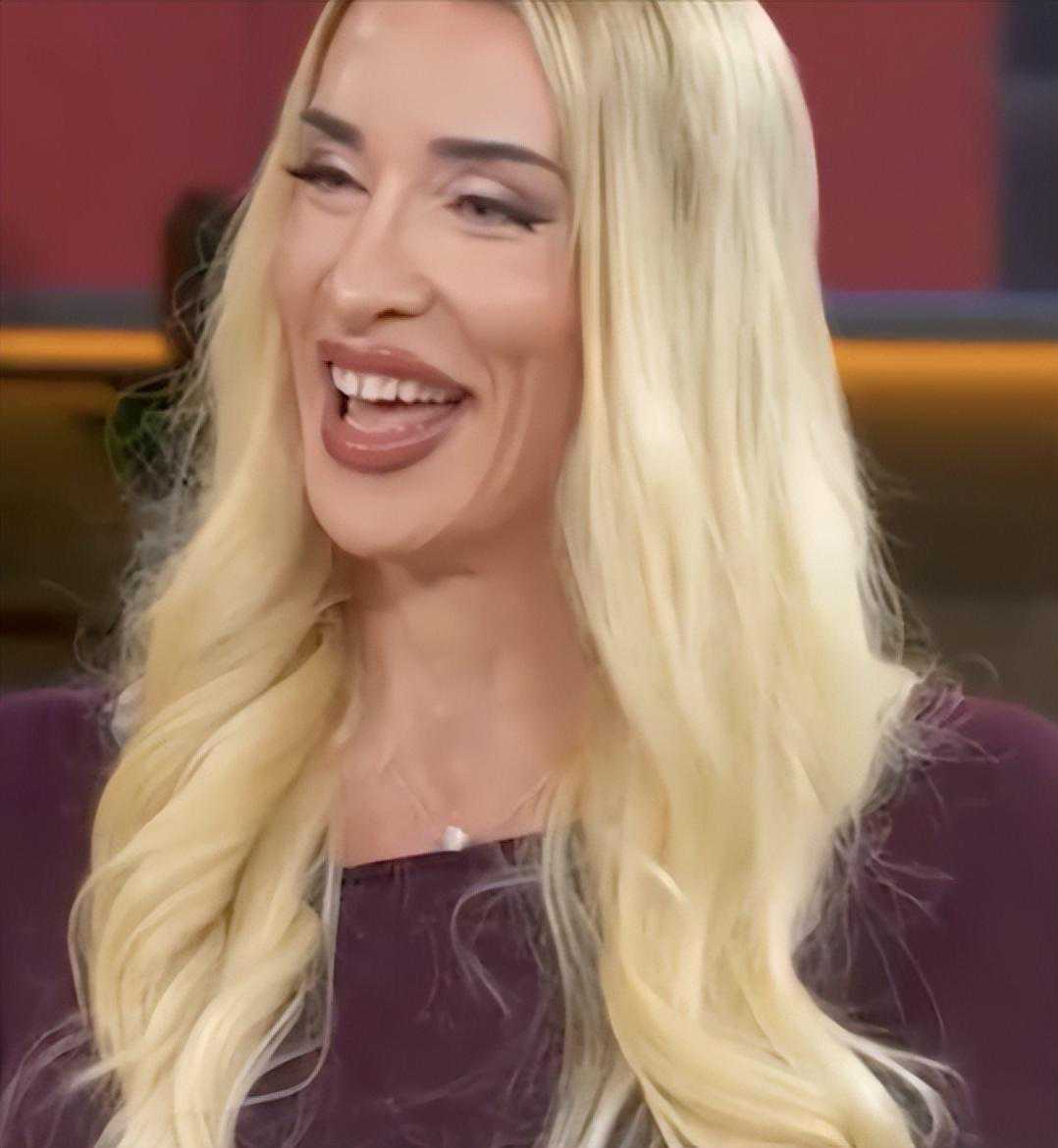 250斤1米88猛男决定变性 化妆减肌隆胸 还不惜和妻子离婚 网友：尊重