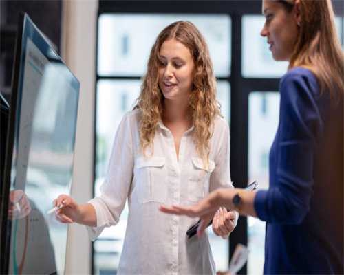 天心结婚3年首拍婚纱照，穿绝美韩风婚纱与韩国老公牵手甜吻