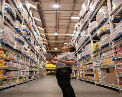 女生和司机聊情感问题引热议：结婚的婚左边是女，右边是昏，