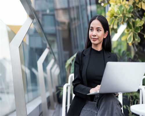 为了不让女神去“裸贷”，男子选择自己去网贷……网友：太惨了