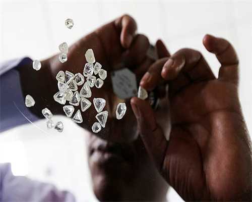 兰蔻婚纱摄影工作室：反串婚纱照的拍法